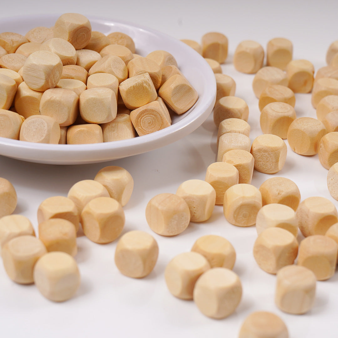 DIY handmade ball materials, wooden blocks, cubes, solid wood blocks, small wooden blocks, pine wood blocks